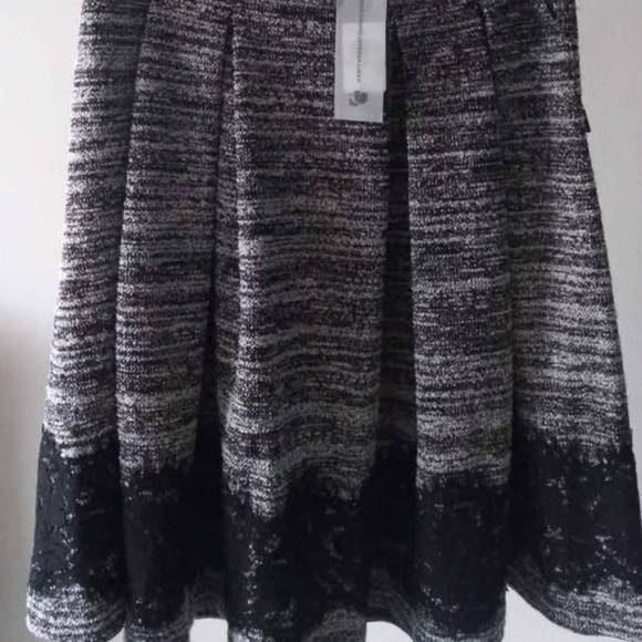 Karl Lagerfeld Tweed Lace Hem Marled Black Midi Skirt  Size 8 - Picture 3 of 6
